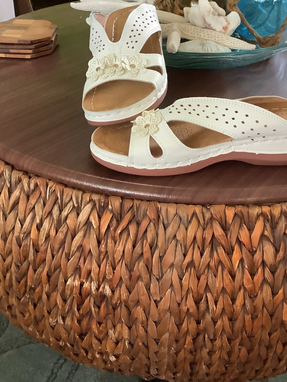 Women’s White Floral Cutout Slide Sandals
